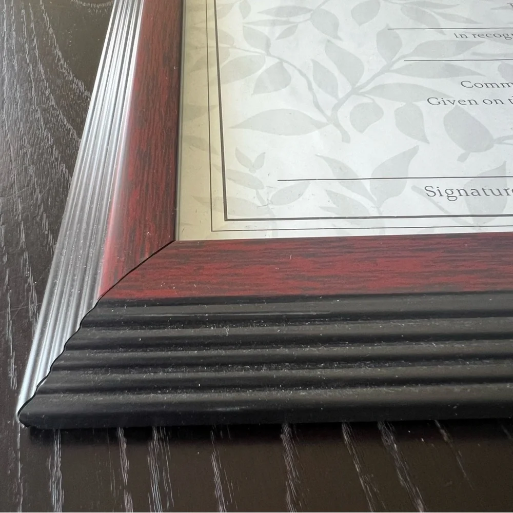 ✅ Plastic 8.5in x 11in certificate or document frame